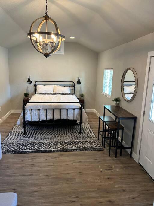 Adorable One Bedroom Cottage 오크데일 외부 사진