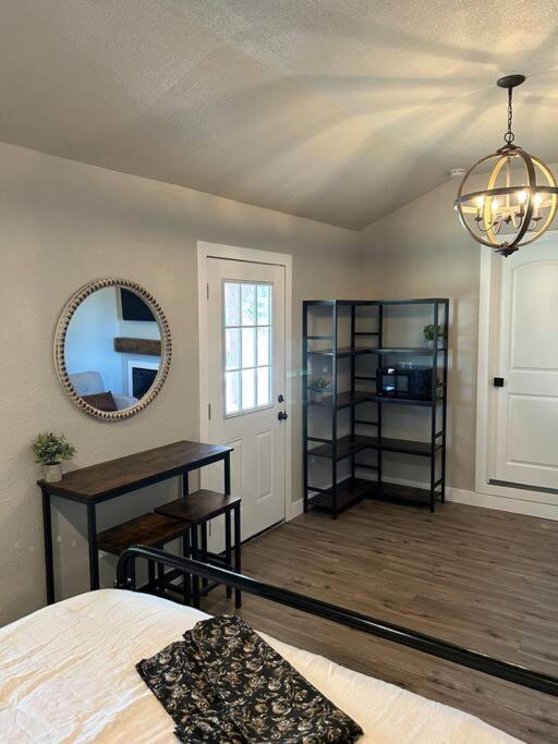Adorable One Bedroom Cottage 오크데일 외부 사진